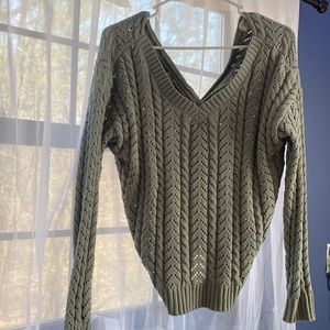 fits kinda snug around the arms but other than that its pretty comfortable.